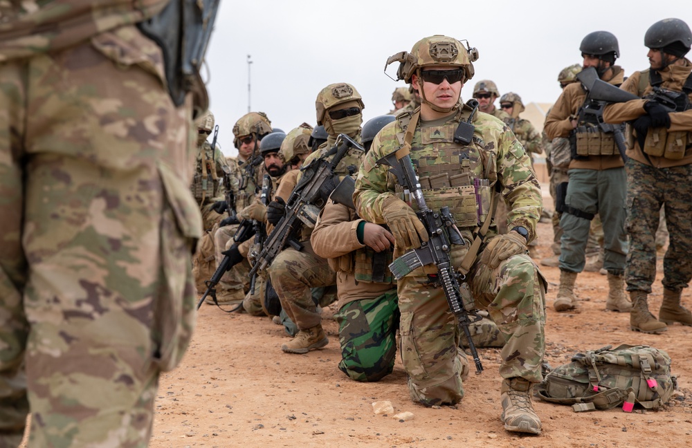 Coalition Forces and Syrian Free Army Stand Ready to Conduct Air Assault Training at Al-Tanf Garrison