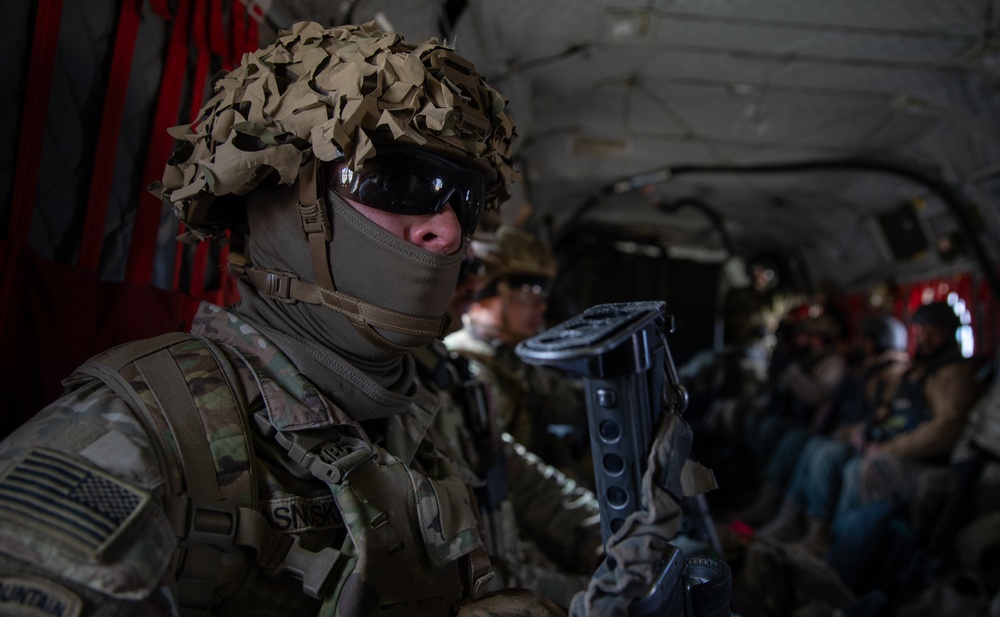 Coalition Forces and Syrian Free Army Execute Air Assault Training at Al-Tanf Garrison