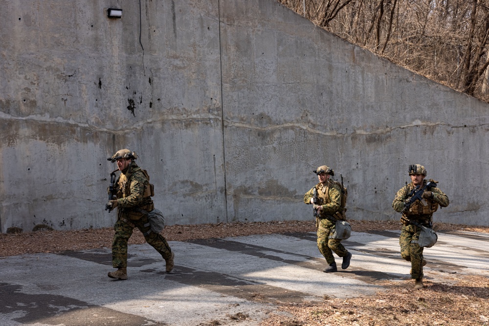 U.S. Reconnaissance Marines Execute Underground Training During KMEP 25.1 