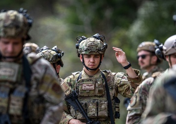 Combat Cameramen Participate in Exercise Scorpion Lens 25