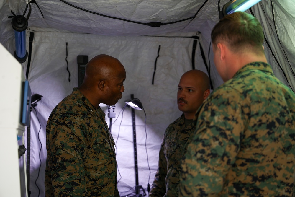 Maj. Gen. Anthony Henderson visits 22nd MEU during RUT