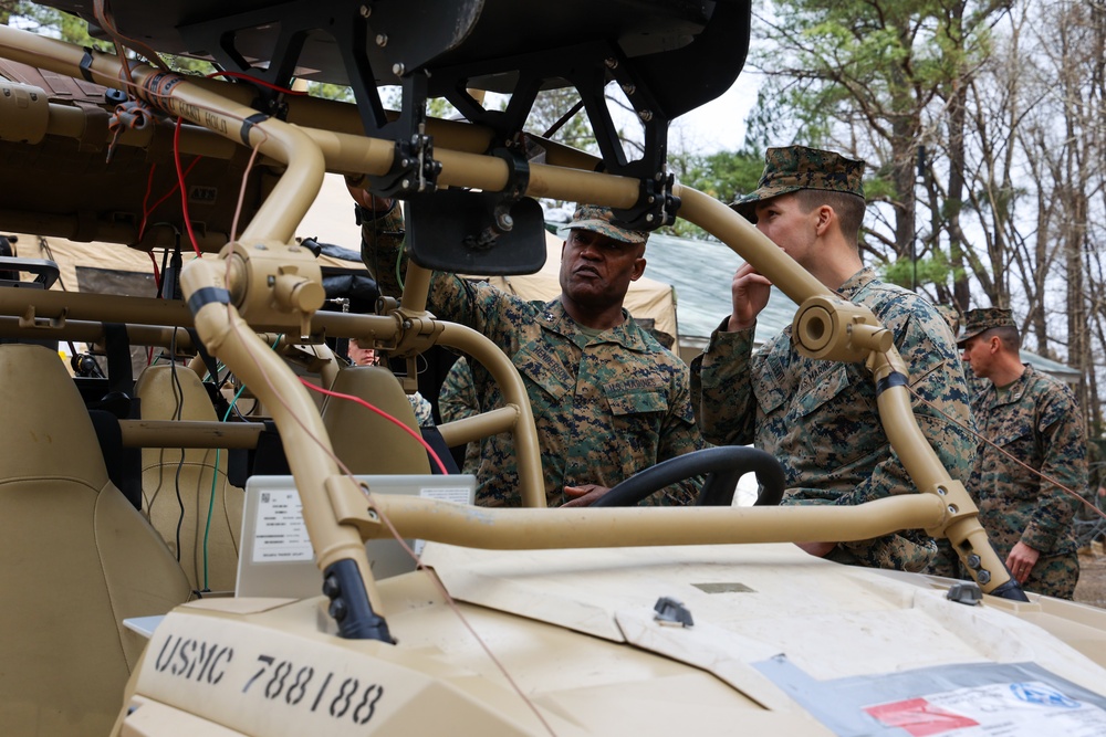 Maj. Gen. Anthony Henderson visits 22nd MEU during RUT