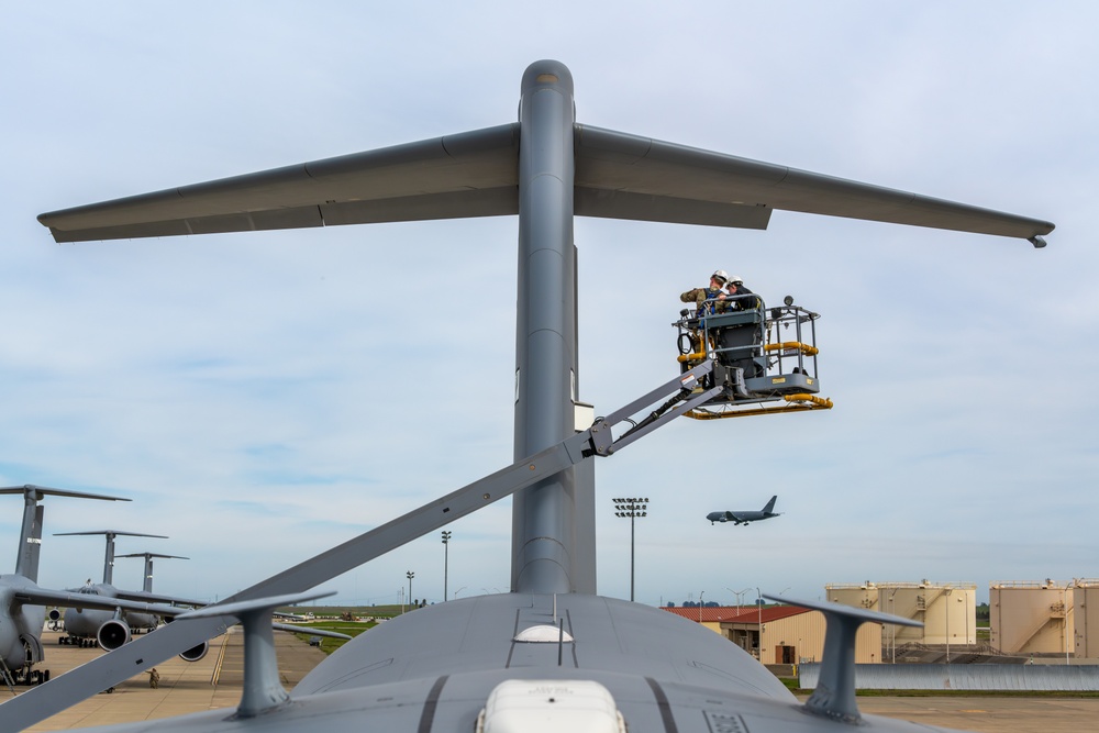 Travis Air Force Base expands aircraft maintenance training with virtual reality