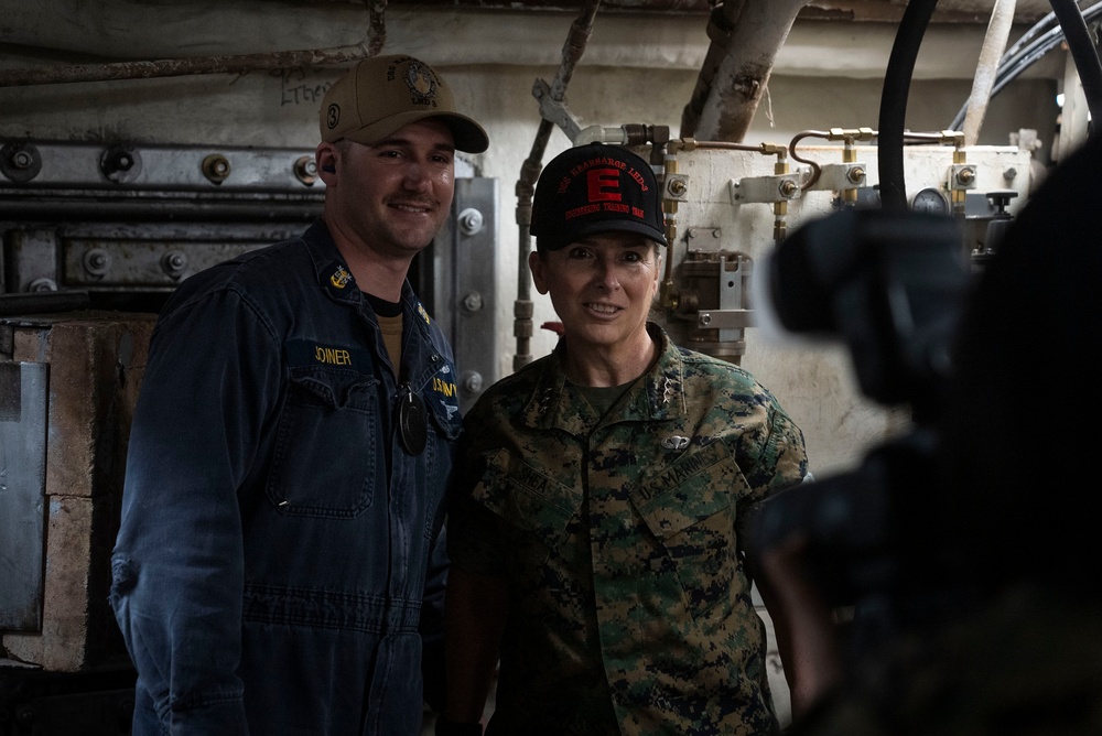 MARFORCOM Tours USS Kearsarge
