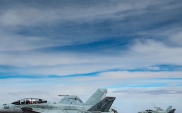 Hive mind: Navy Super Hornets fly in formation over USCENTCOM AOR