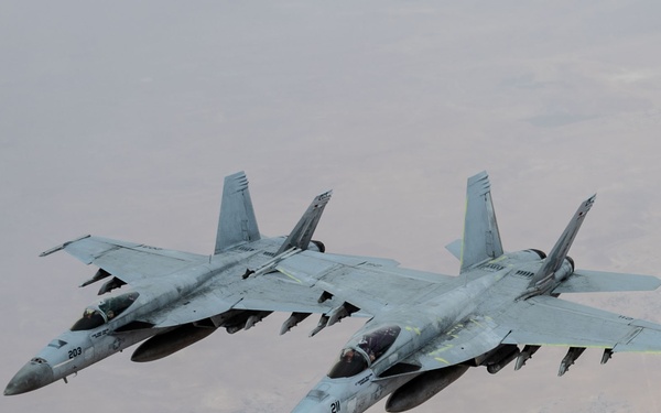 Hive mind: Navy Super Hornets fly in formation over USCENTCOM AOR