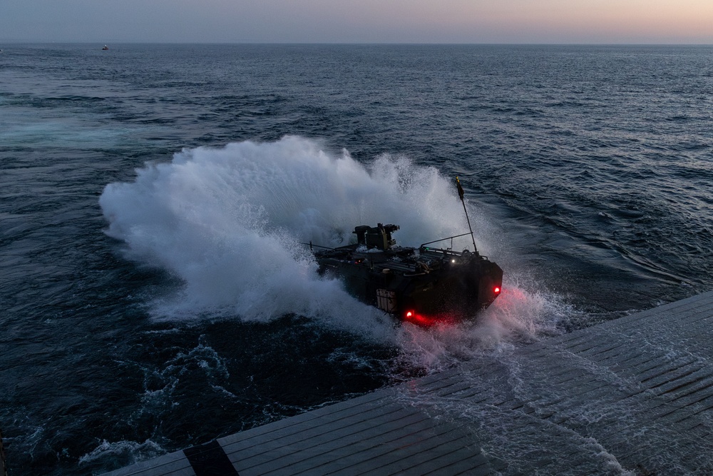 QUART 25.2: ACV night open ocean launch drills from USS Somerset (LPD 25)