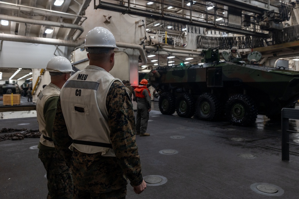 QUART 25.2: ACV night open ocean launch drills from USS Somerset (LPD 25)