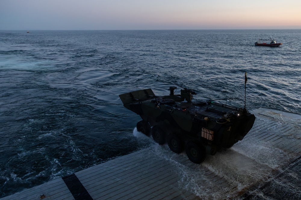 QUART 25.2: ACV night open ocean launch drills from USS Somerset (LPD 25)