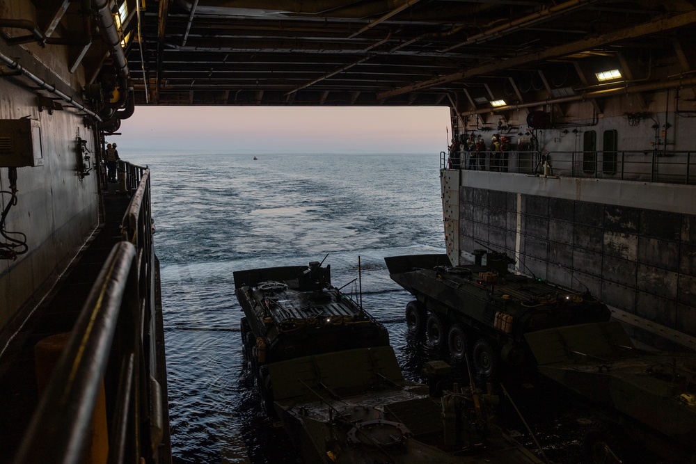 QUART 25.2: ACV night open ocean launch drills from USS Somerset (LPD 25)