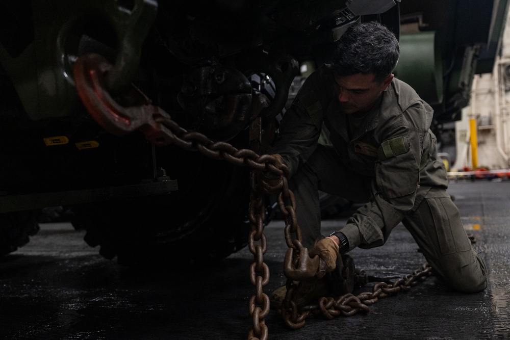 QUART 25.2: ACV night open ocean launch drills from USS Somerset (LPD 25)