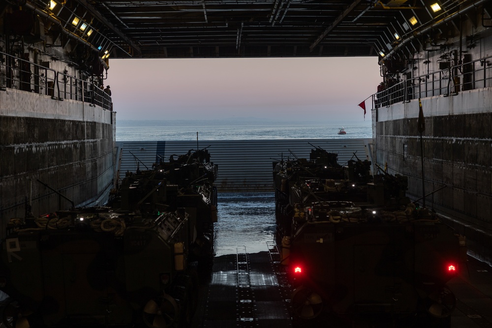 QUART 25.2: ACV night open ocean launch drills from USS Somerset (LPD 25)