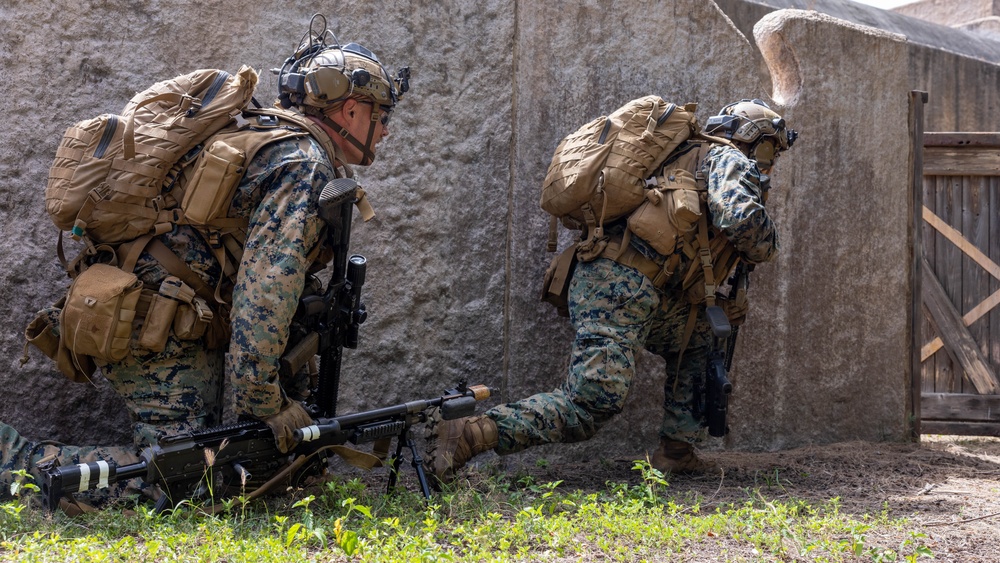 Students at SOI-W Participate in the Advanced Infantry Marine Course