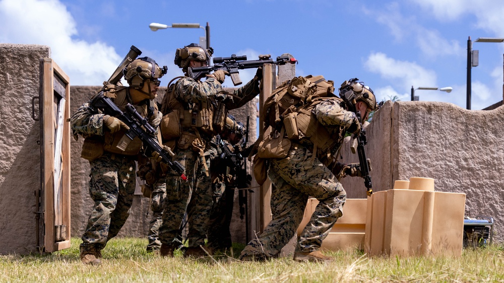 Students at SOI-W Participate in the Advanced Infantry Marine Course