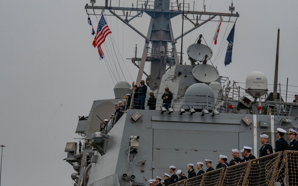 USS Truxtun (DDG 103) Departs Naval Station Norfolk