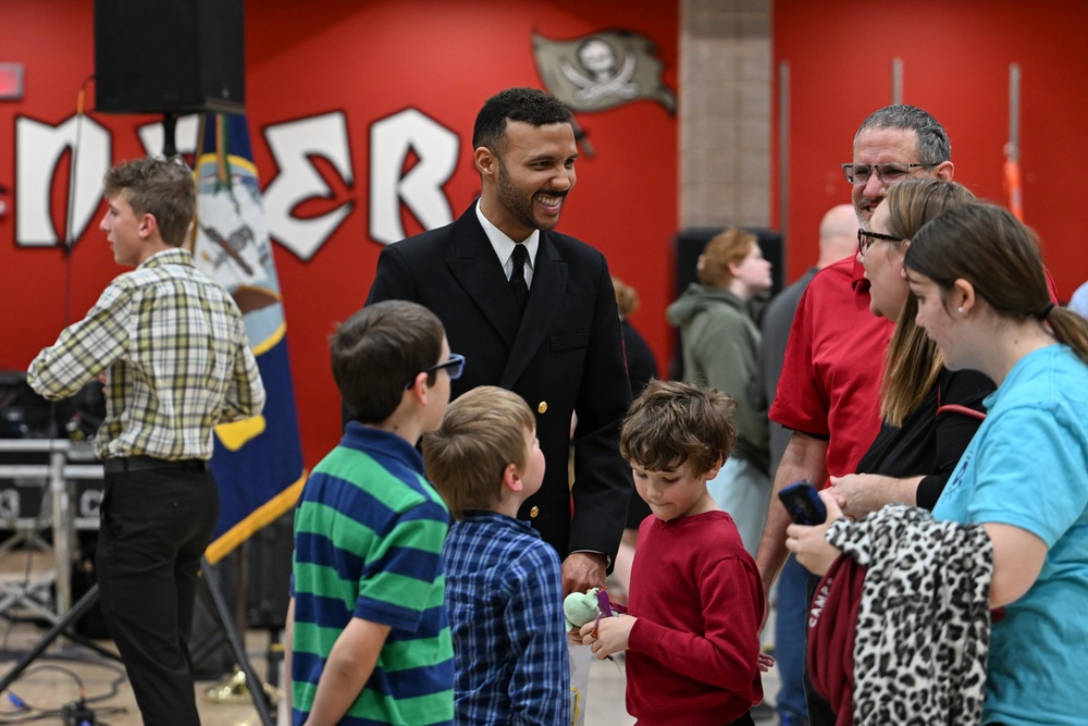 U.S. Navy Band performs in Acworth on National Tour