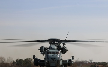 HMH-465 conducts flight operations during KMEP 25