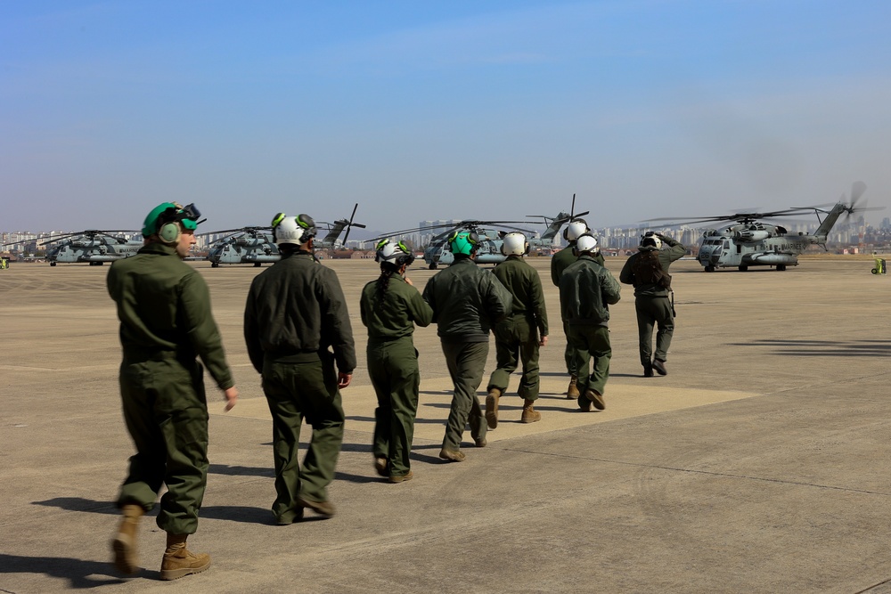 HMH-465 conducts flight operations during KMEP 25