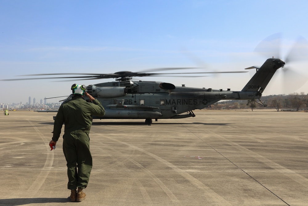 HMH-465 conducts flight operations during KMEP 25