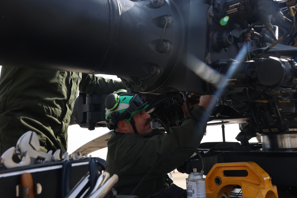 HMH-465 conducts flight operations during KMEP 25