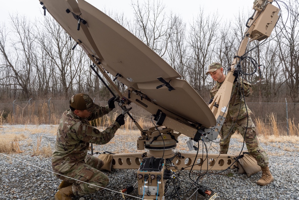 271st trains to maintain comms superiority