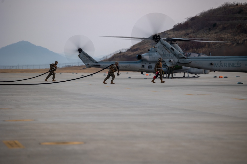 MWHS-172 refuels HMLA-267 helicopters