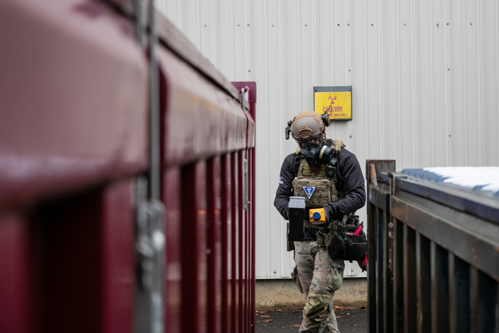 Nuclear Disablement Team and 10 SFG CBRN Cross Train in Maryland