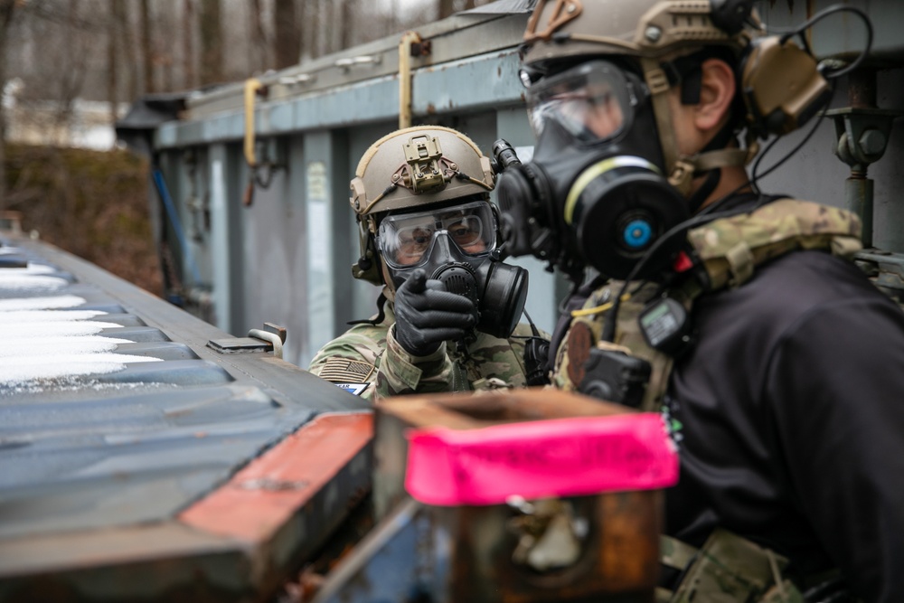 Nuclear Disablement Team and 10 SFG CBRN Cross Train in Maryland