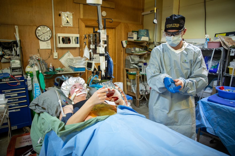 Surgical team and Army aviation conduct medevac training