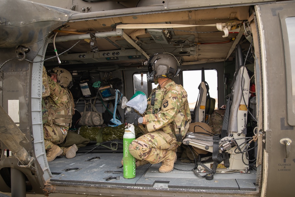 Surgical team and Army aviation conduct medevac training