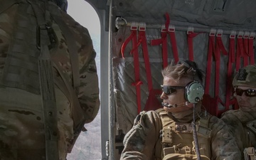 3-2 General Support Aviation Battalion conducts air movement mission with U.S. Marines assigned to 1st Marine Division