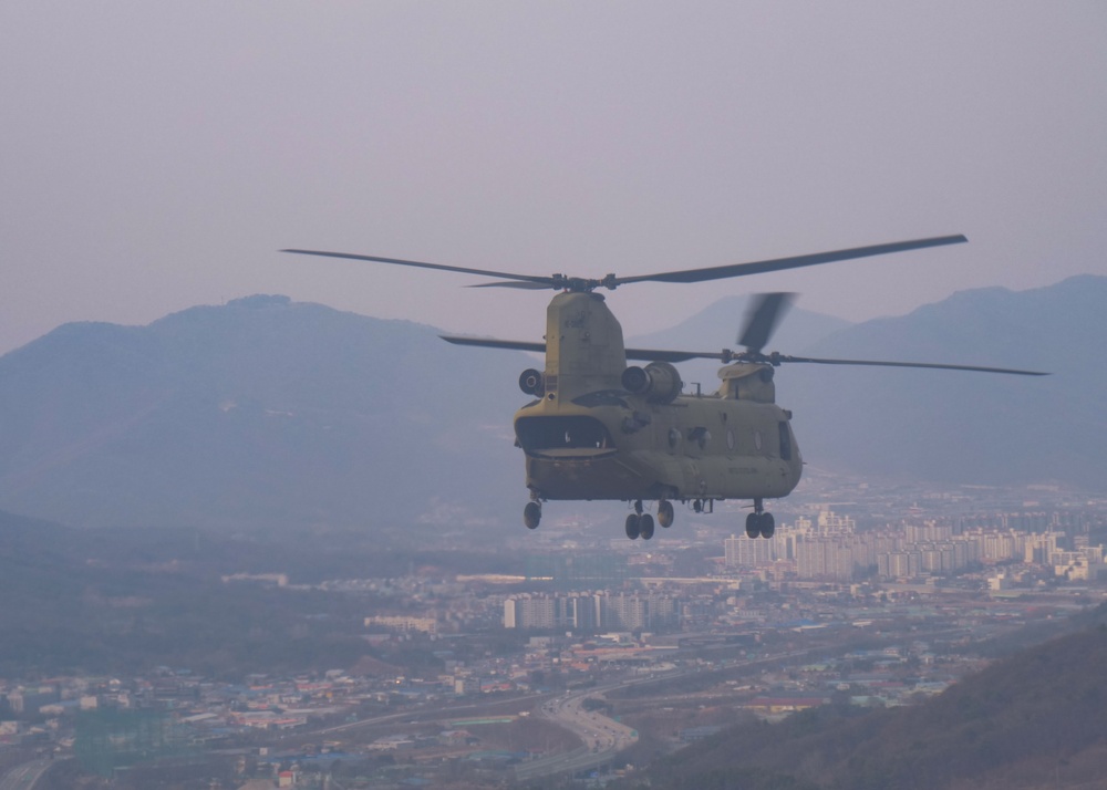 3-2 General Support Aviation Battalion conducts air movement mission with U.S. Marines assigned to 1st Marine Division