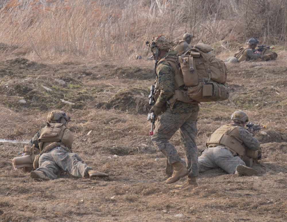 3-2 General Support Aviation Battalion conducts air movement mission with U.S. Marines assigned to 1st Marine Division