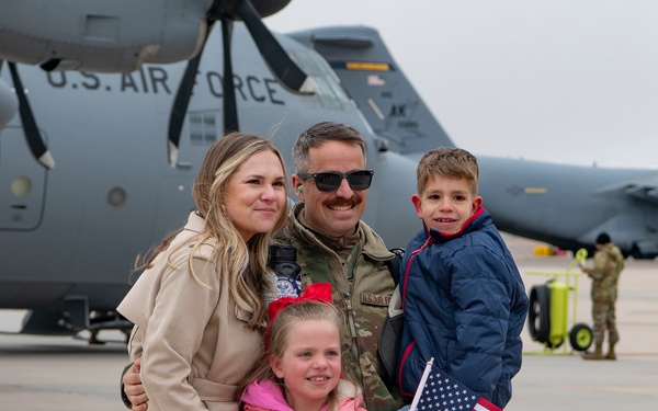 Airmen return from deployment