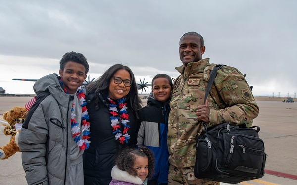 Airmen return from deployment