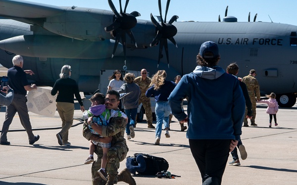 Airmen return from deployment