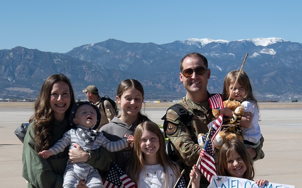 Airmen return from deployment