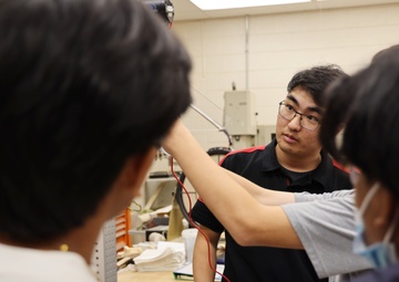 Volunteers from NAVFAC Hawaii, PHNSY provide mentorship to prepare for robotics competition