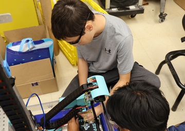 NAVFAC Hawaii, Pearl Harbor Naval Shipyard engineers mentor students in robotics