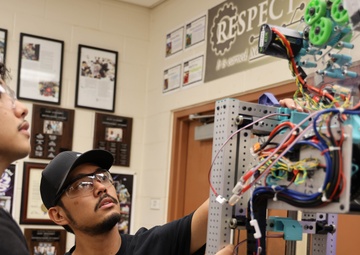 NAVFAC Hawaii, Pearl Harbor Naval Shipyard engineers mentor students in robotics