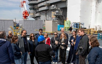 Former Professional Baseball Players and Chicago Cubs Staff Tour USS George Washington