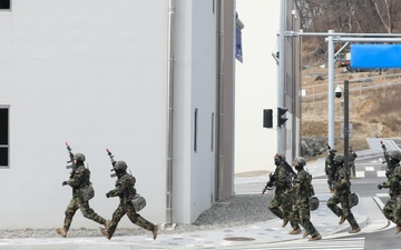 ROK and U.S. Soldiers participate in military operations on urban terrain training