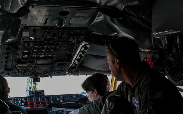 VHHS Visits the 117ARW