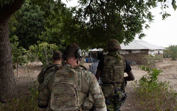 U.S. Army Soldiers conducts patrol with Kenyan Marines