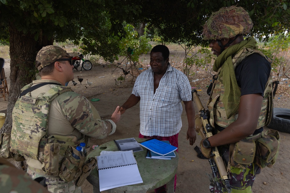 U.S. Army Soldiers conducts patrol with Kenyan Marines