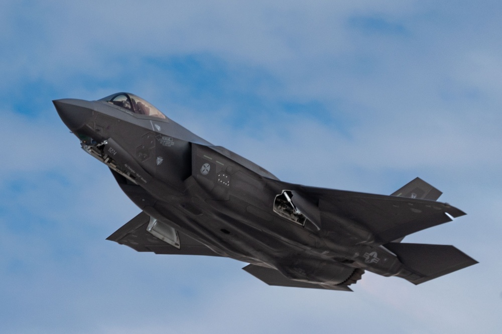 Red Flag-Nellis 25-2 Taking Off