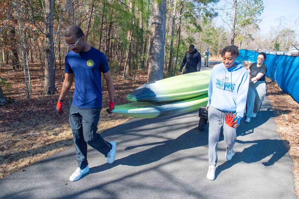USS John C. Stennis (CVN 74) Sailors Participate in Community Relations Event