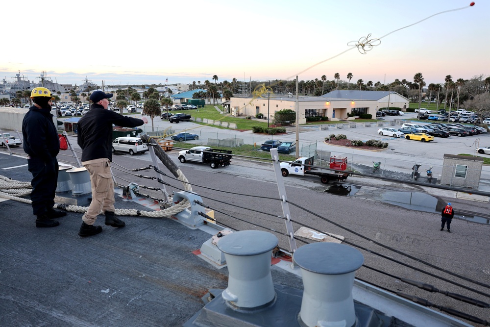 DVIDS - Images - USS Gravely visits Naval Station Mayport [Image 2 of 9]