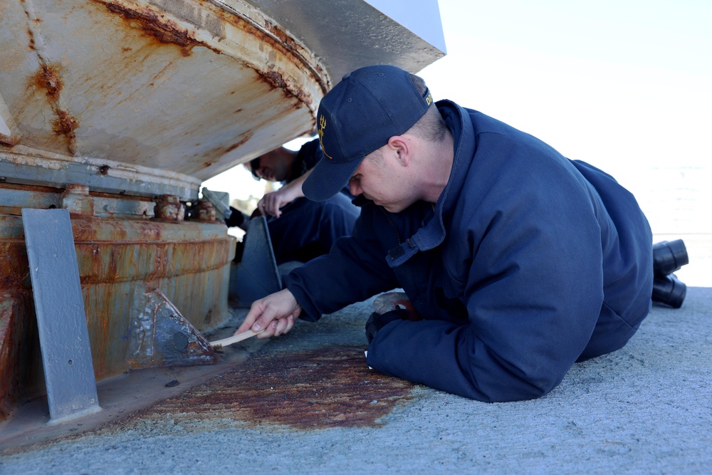 DVIDS - Images - USS Gravely visits Naval Station Mayport [Image 4 of 5]