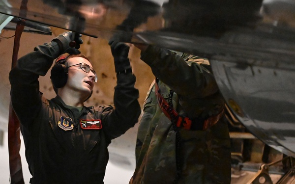 Red Flag exercise prepares the 960th Airborne Air Control Squadron for future threats.